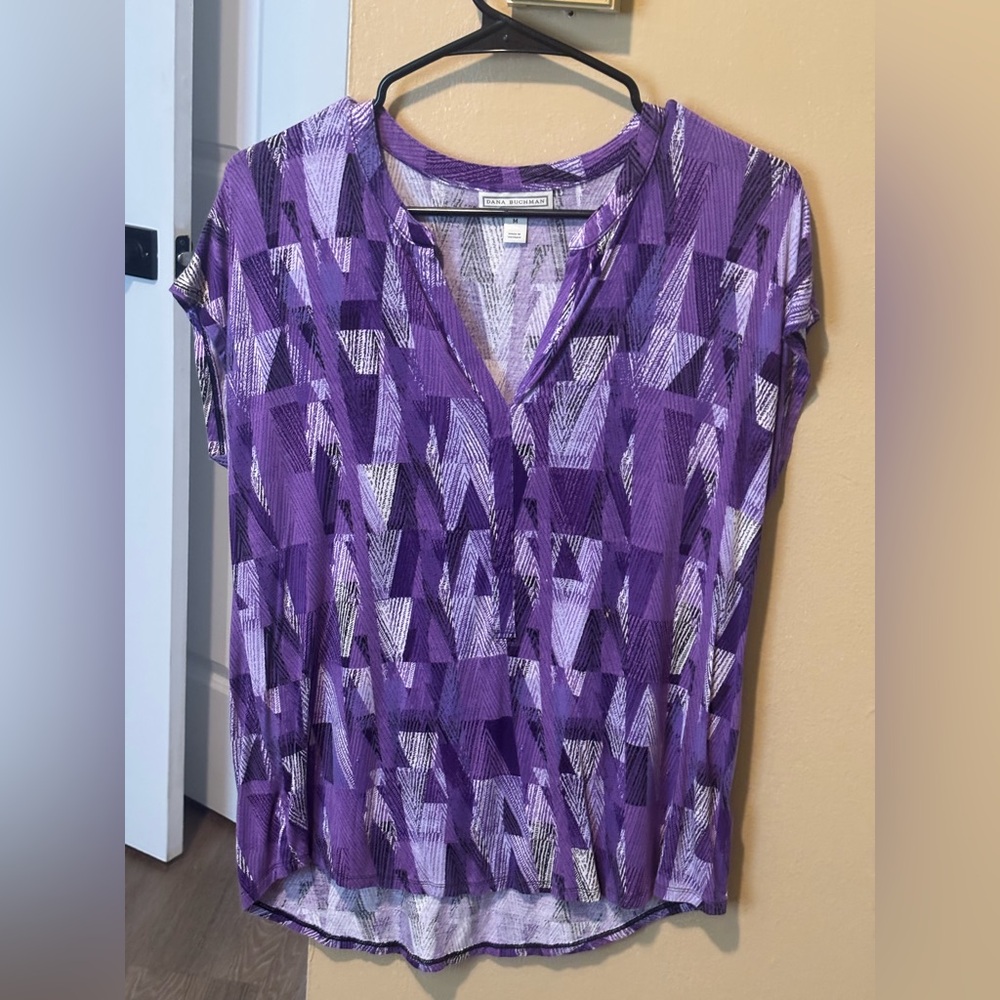 ‘Dana Buchanan’  Dana Buchman Purple Abstract Blouse.. like New!